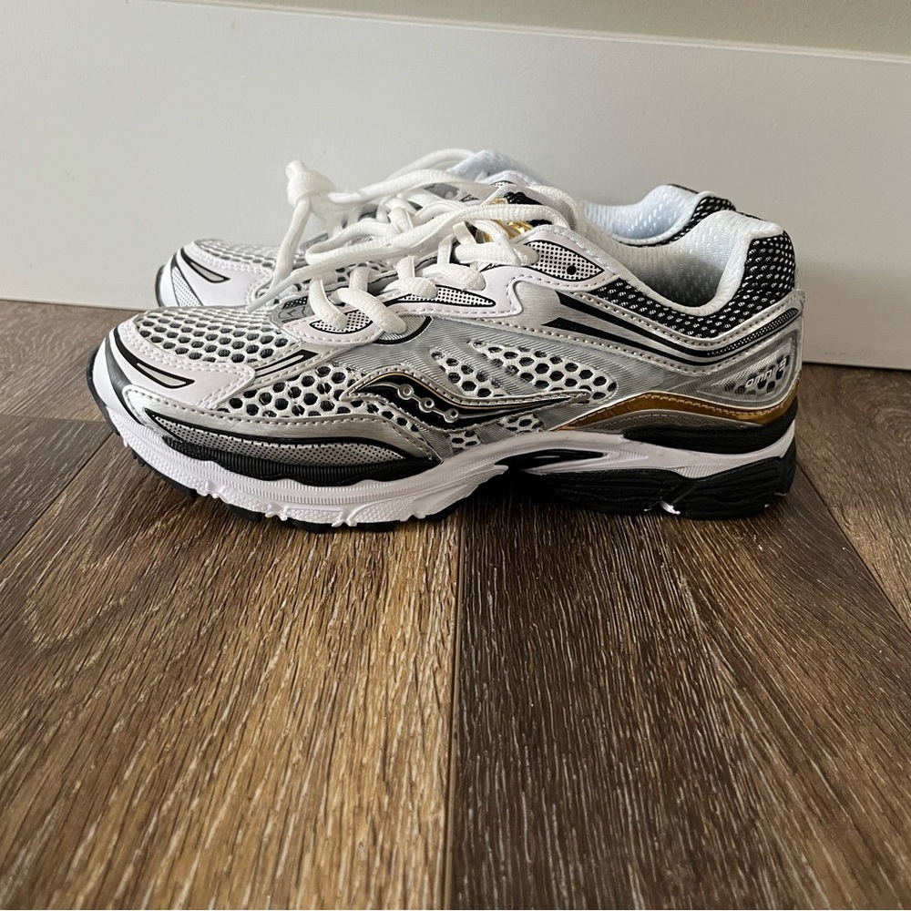 BIG KIDS' SAUCONY OMNI 9 CASUAL SHOES SIZE 3